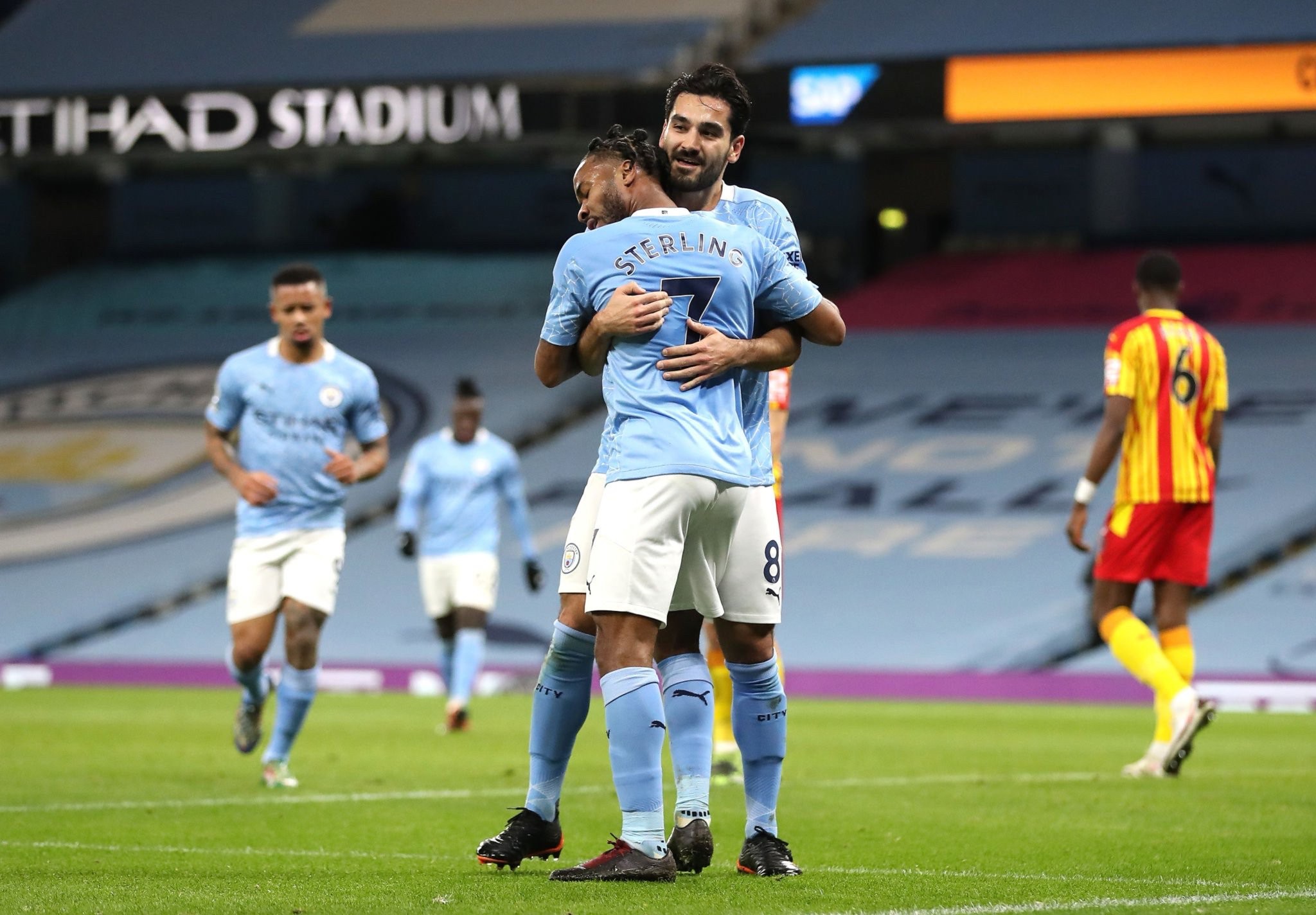 是否持有相 是否持有相